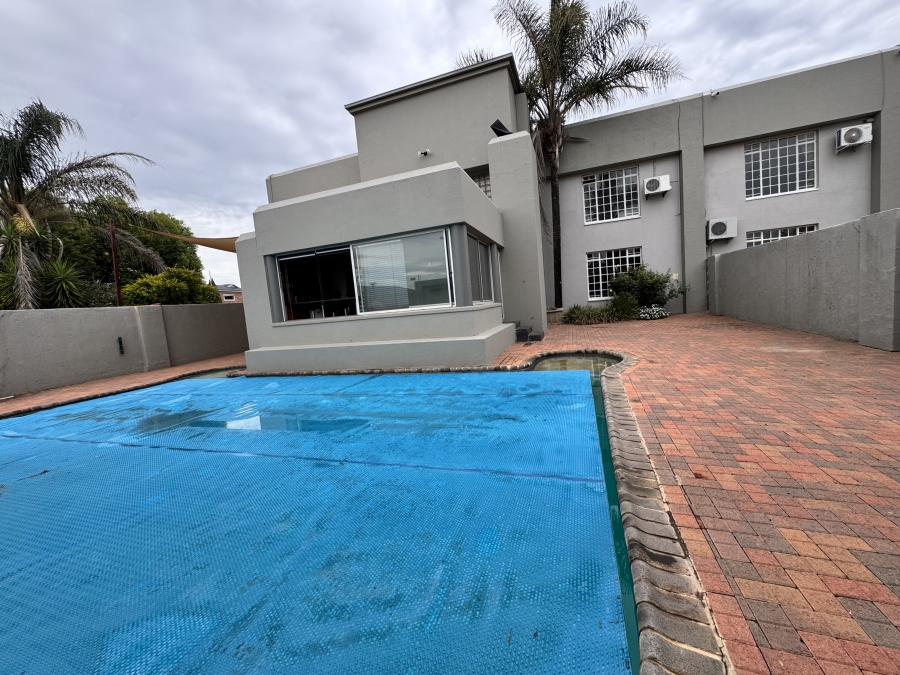 4 Bedroom Property for Sale in Wilkoppies North West